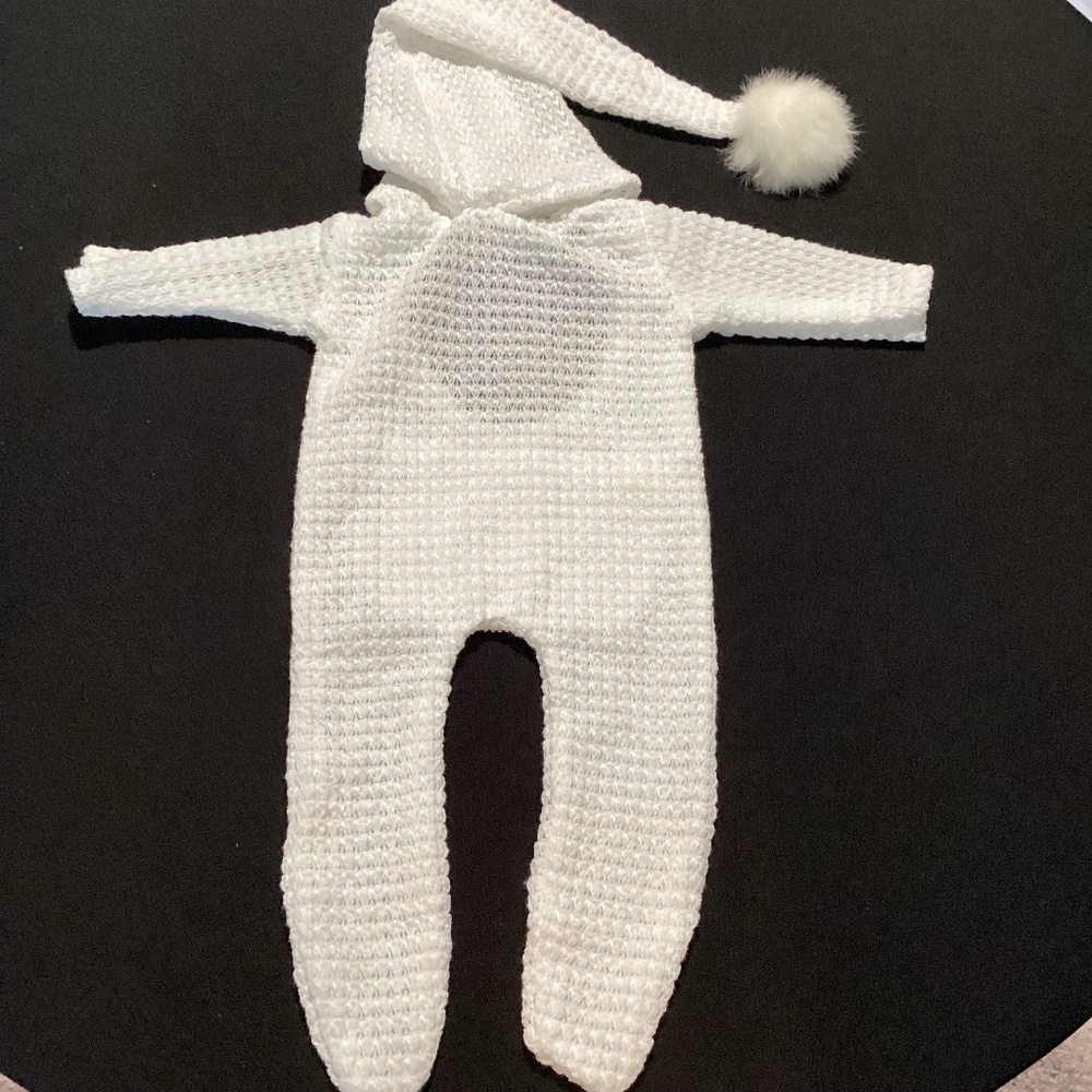 123. Infant Cream-Colored Sleepy Jumper For Photoshoot NB